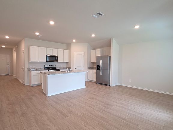 3rd image of 211 Desert Willow Dr