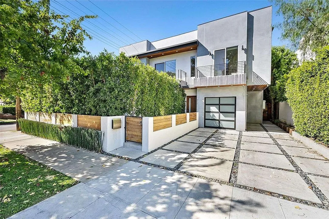 4 bed, 2.5 bath, 2200 sqft, $13,500 — Photo 1