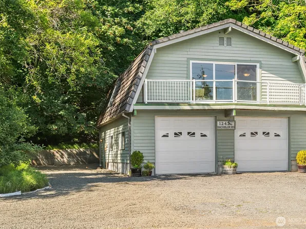12422 SW Bachelor Road, Vashon, WA 98070