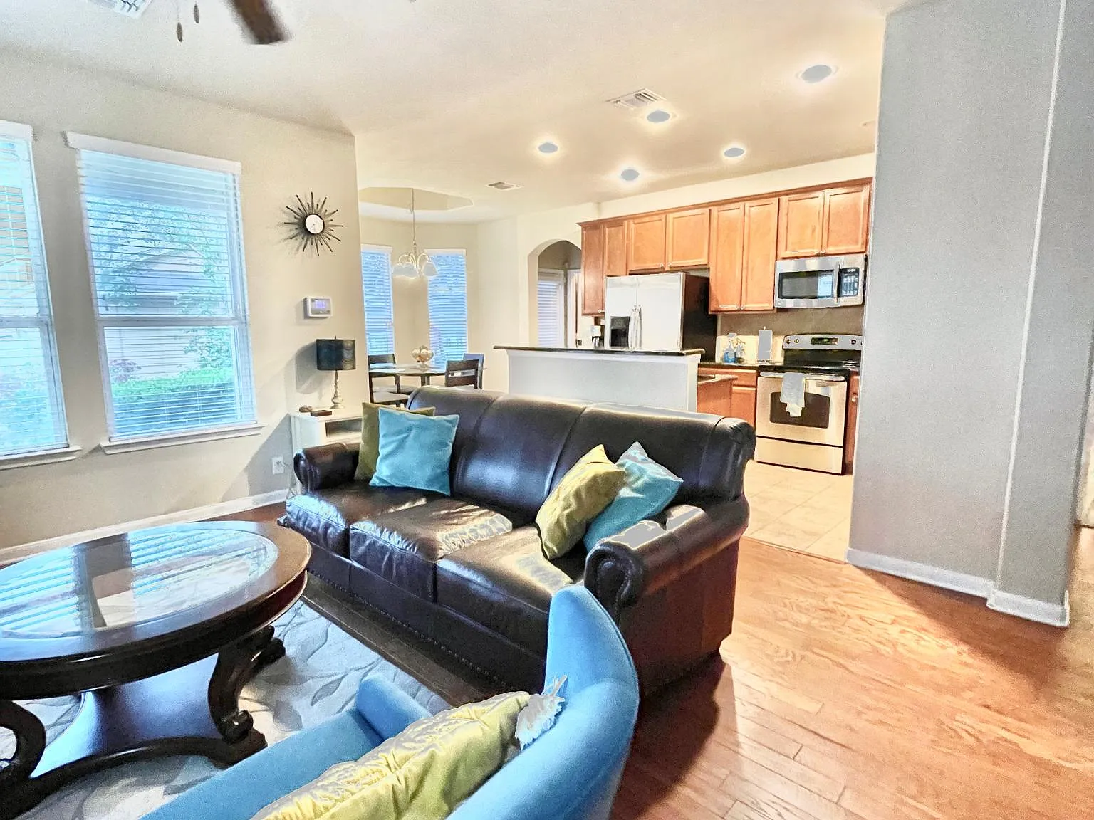 3 bed, 1800 sqft, $3,600 — Photo 3
