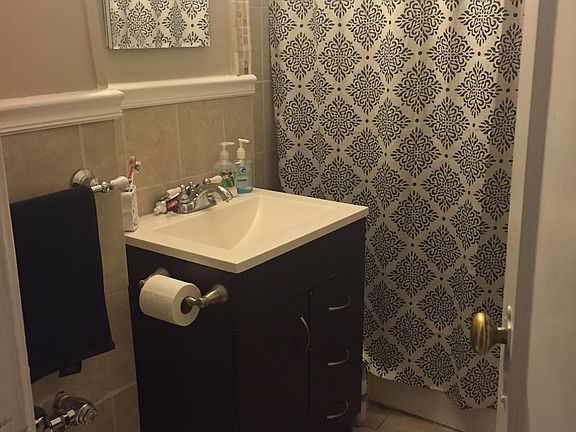 3rd image of 1430 Midland Ave APT 1E