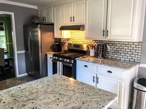 3rd image of 3918 Hadley Farm Dr