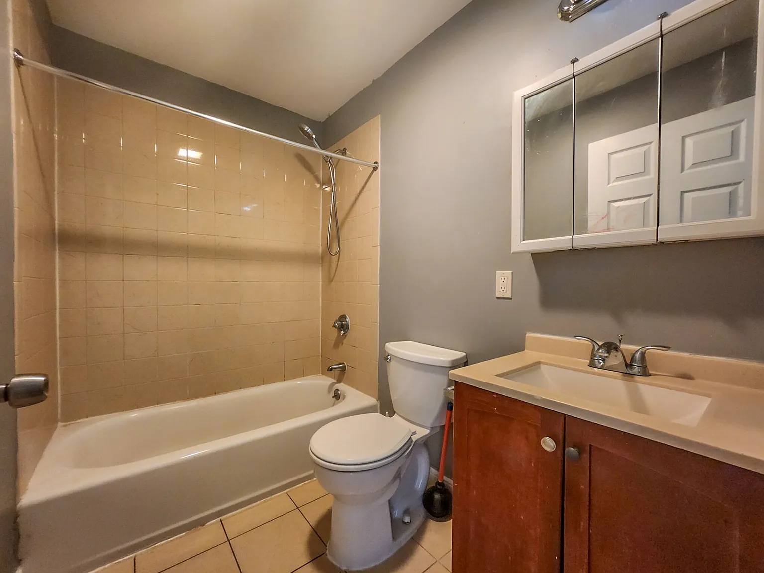 3 bed, 1.0 bath, 1100 sqft, $2,800 — Photo 4