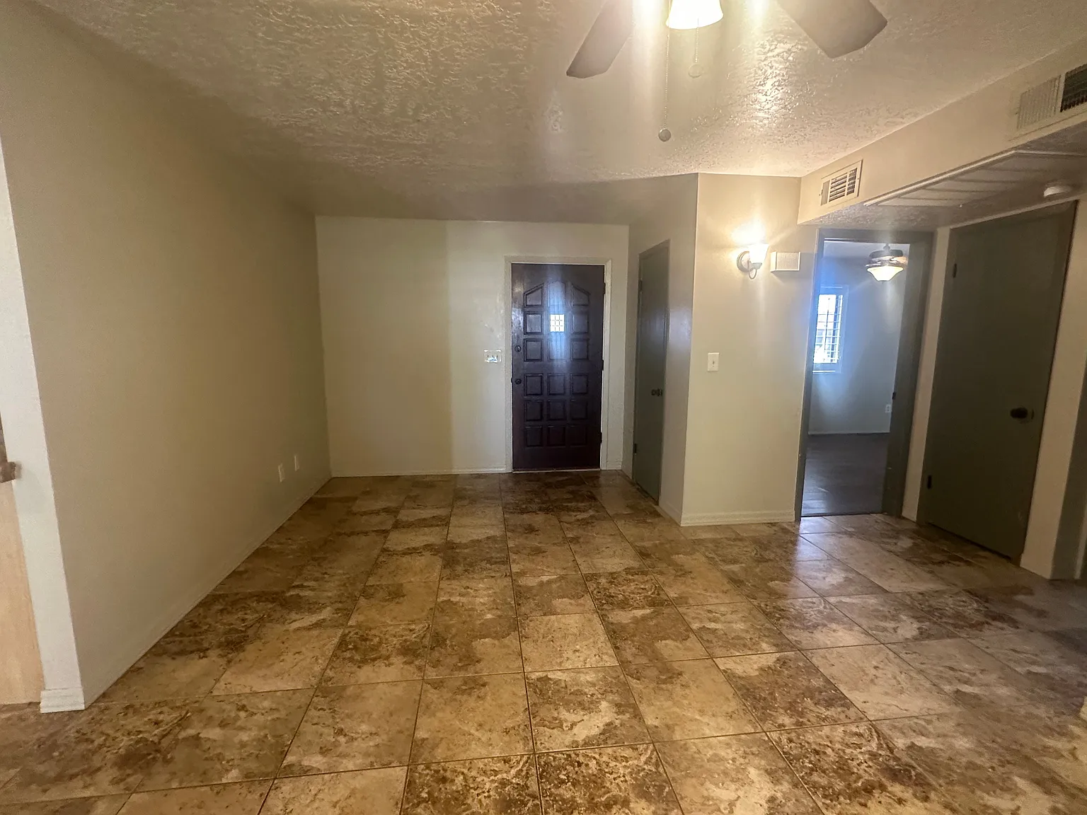 3 bed, 1487 sqft, $2,300 — Photo 3