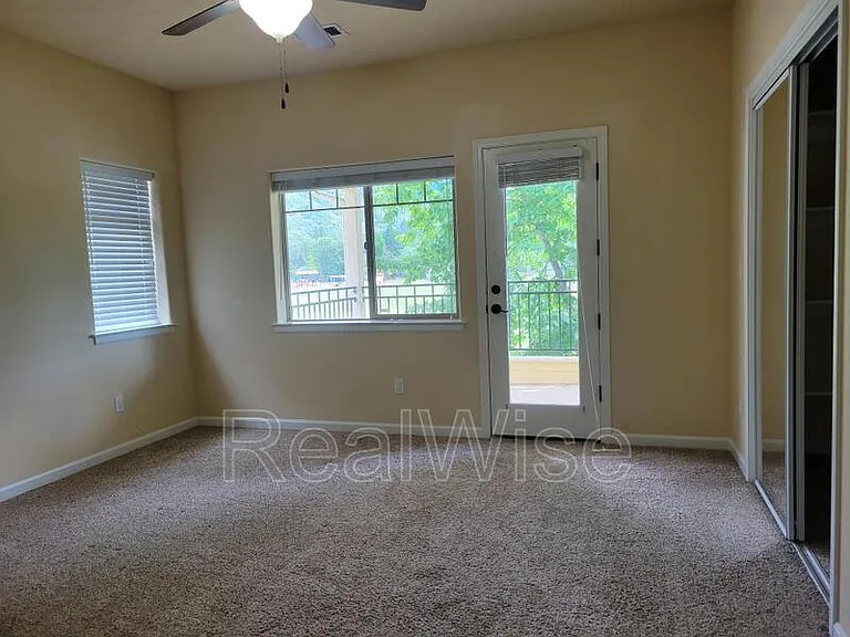 1789 SE Hill Park Pl — Photo 9