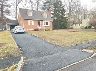 38 Wynnewood Rd, Livingston, NJ 07039