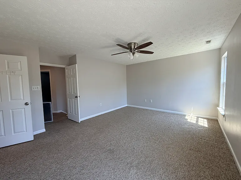 235 Eisenhower Ct — Photo 12