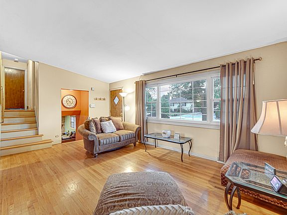 4th image of 16221 Claire Ln