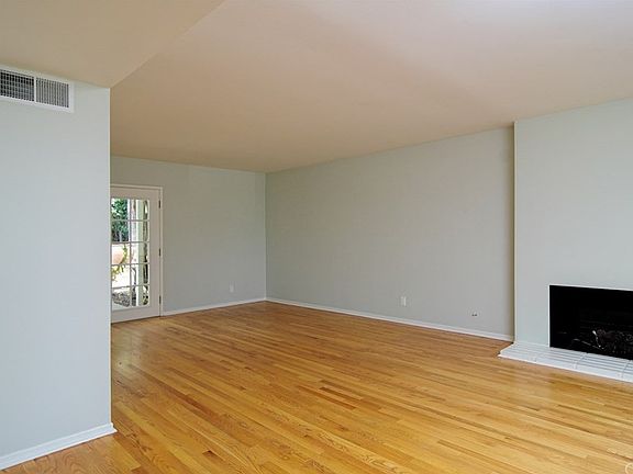 3rd image of 3461 Deerlane Dr