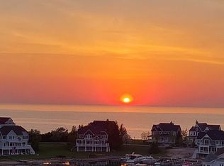 3356 Cliffs Dr, Petoskey, MI 49770