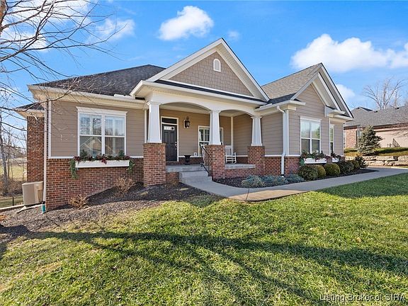 2nd image of 2964 Crescent Hill Drive NE