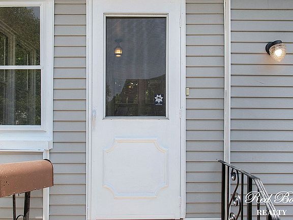 3rd image of 1642 E Donald St