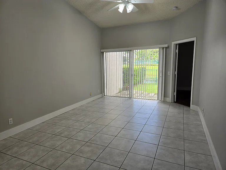 1861 SW 116th Way — Photo 5