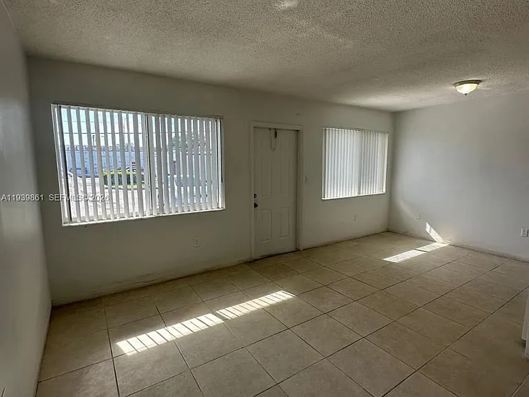 101 NW 29th Ave #4 — Photo 3