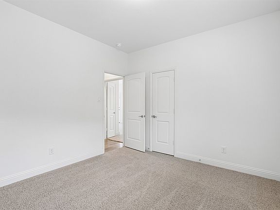 4th image of 568 Val Verde St