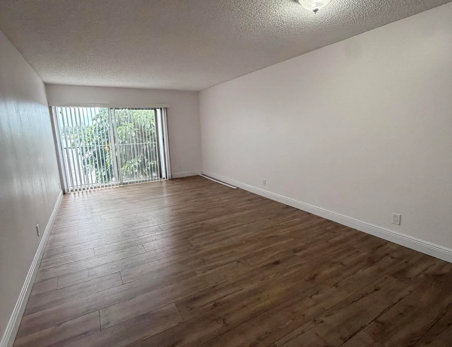 2 bed, 1.0 bath, 832 sqft, $1,800 — Photo 3