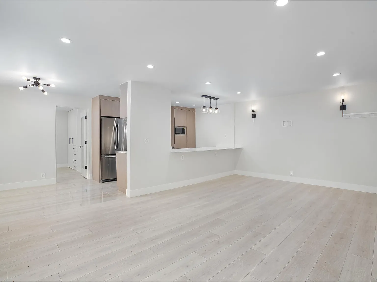 2 bed, 1050 sqft, $3,995 — Photo 2