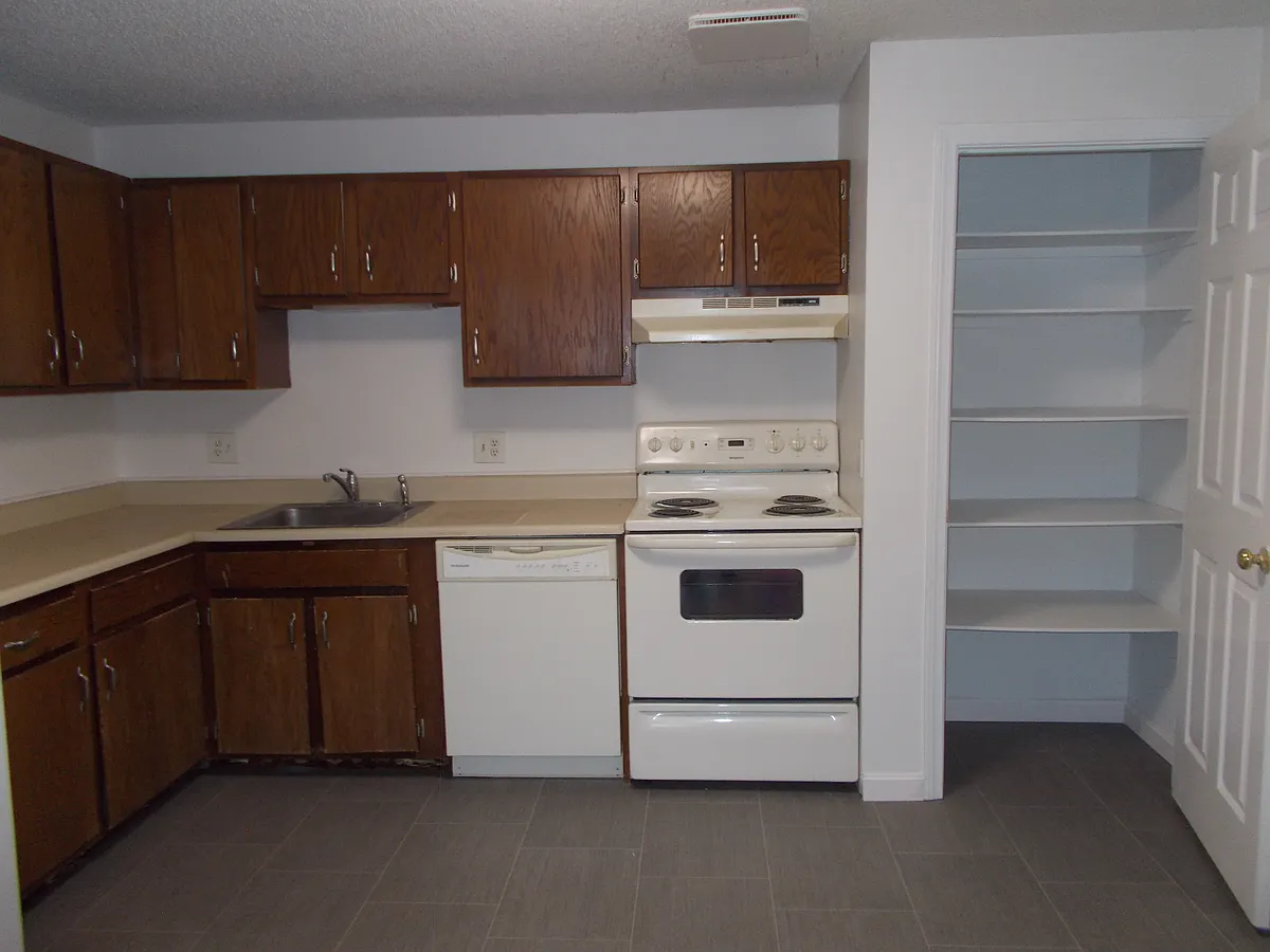 Building Photo - 12 Saint James Pl #609