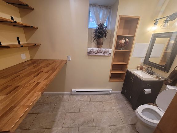 4th image of 266 Burr Rd #1