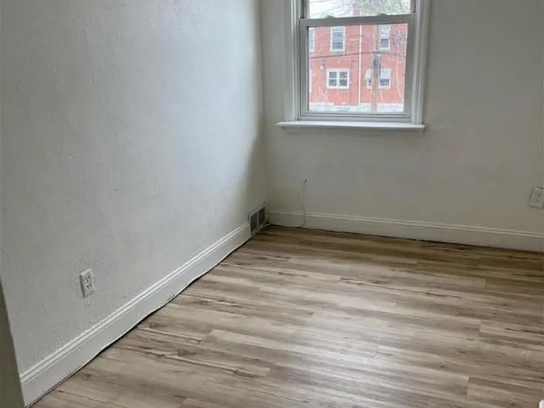 813 W Emaus Ave — Photo 11