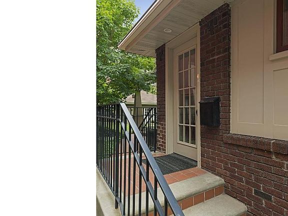 3rd image of 2423 W 22nd St