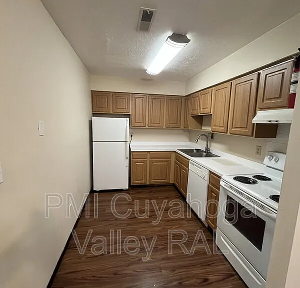 1516 W Market St #11 — Photo 3
