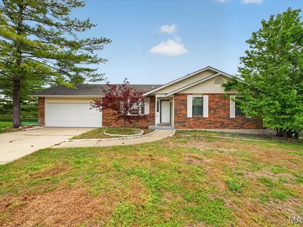 1068 Apricot Dr, Saint Charles, MO 63301