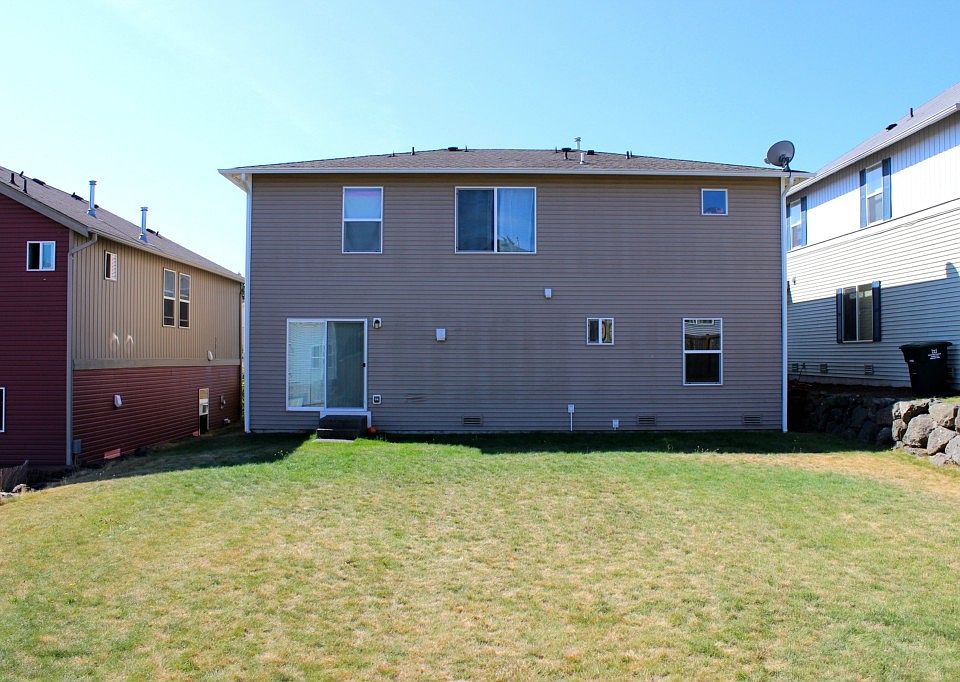 2nd image of 557 NW Stendahl Ct