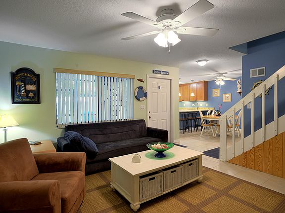 3rd image of 8757 Live Oak Ct