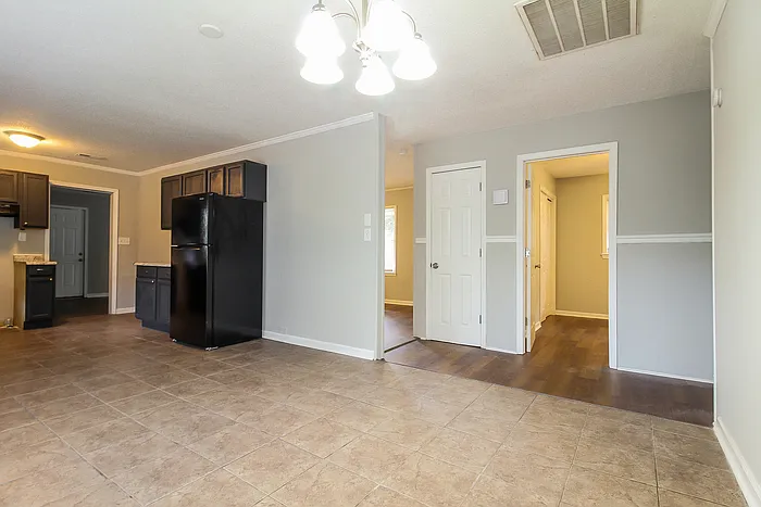 3 bed, 1.5 bath, 1453 sqft, $1,695 — Photo 3