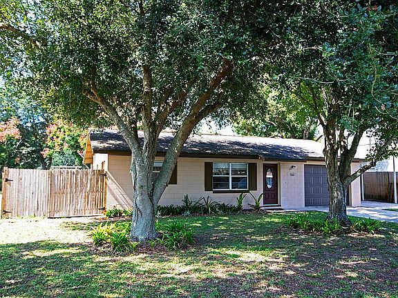 2nd image of 27845 Lois Dr