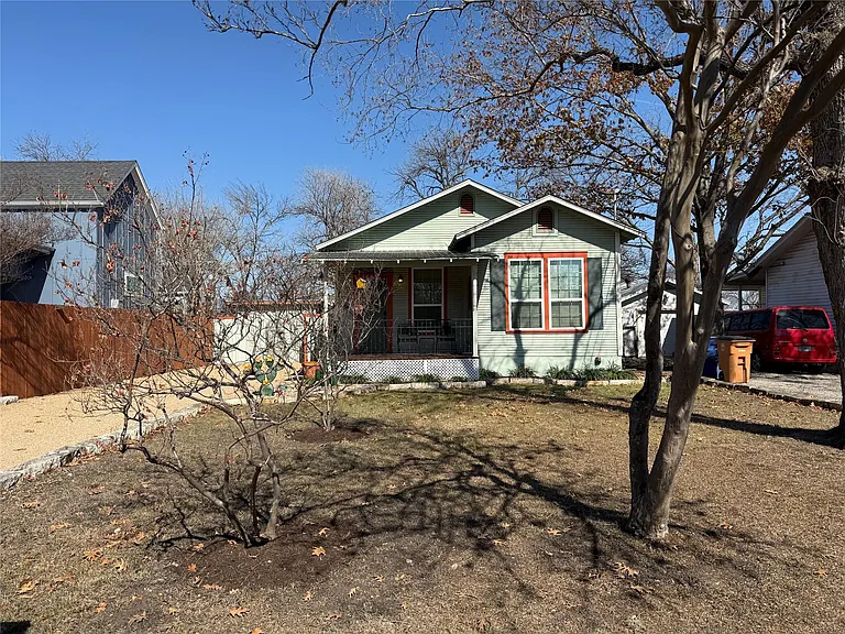 406 Normandy St — Photo 2
