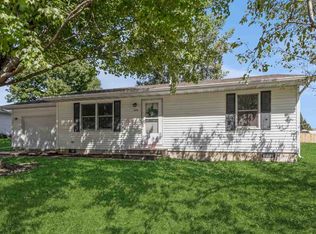 1520 Plain View Rd, Ely, IA 52227