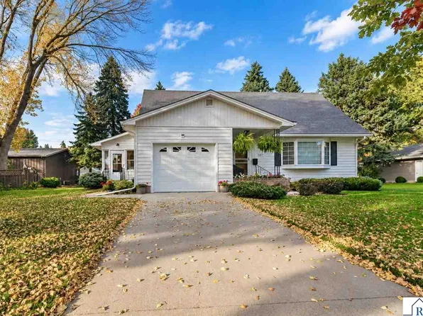 507 1st St SW, Madelia, MN 56062