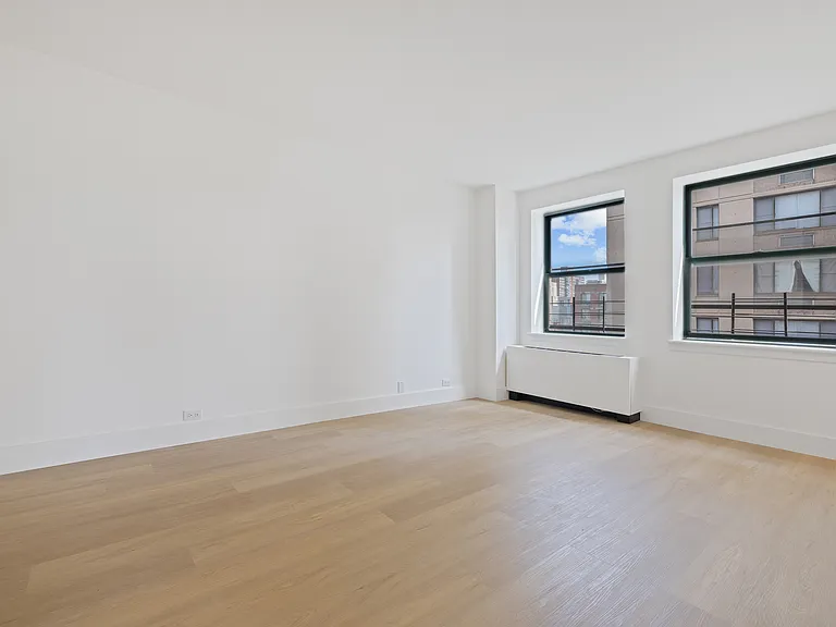 600 Columbus Ave #12H — Photo 6