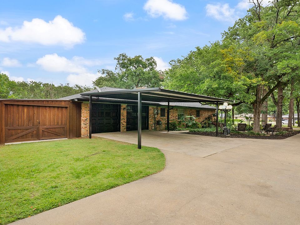 1st image of 313 Shadywood Ln