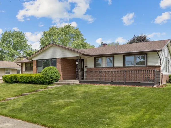 298 Fern Dr, Elk Grove Village, IL 60007