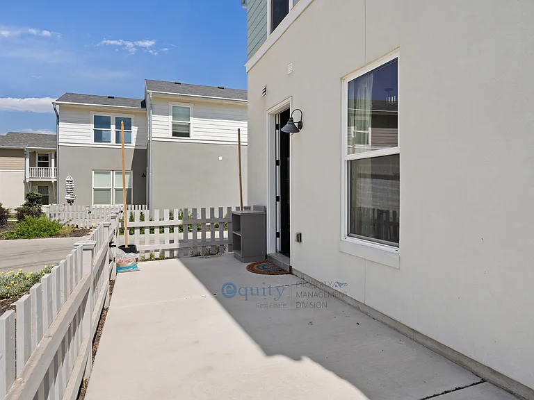10539 S Liv Way — Photo 25