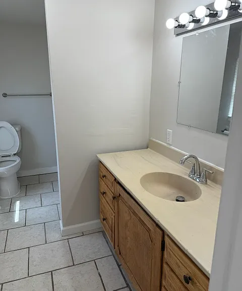 1008 Reading Ave — Photo 14