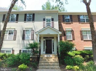 12010 Golf Ridge Ct APT 301, Fairfax, VA 22033