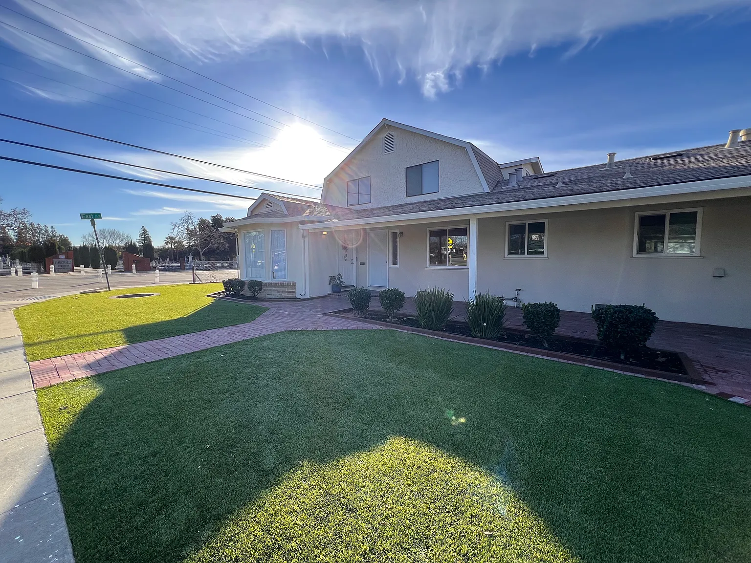 875 Estates St photo 1