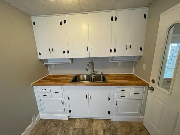 4th image of 21 Elkhurst Dr