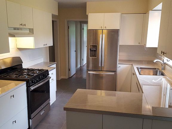 3rd image of 237 Eloise Dr
