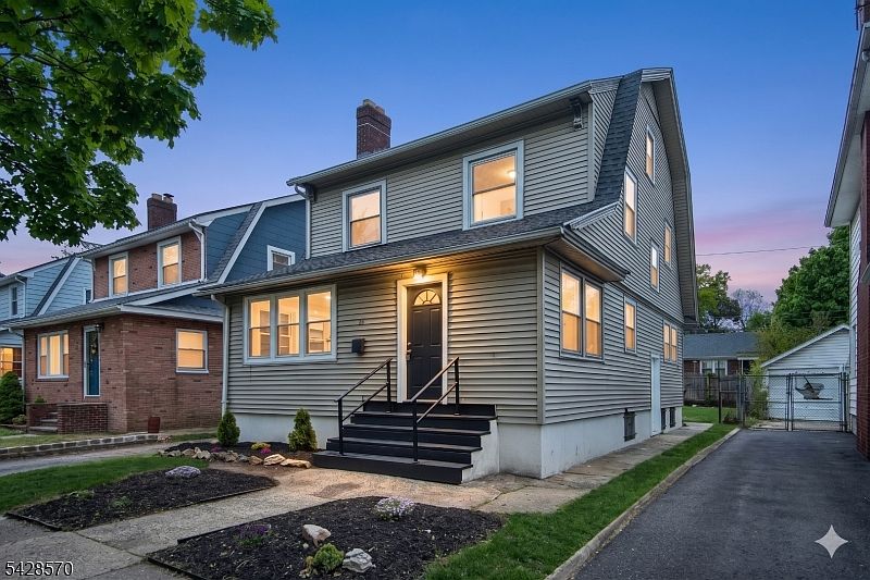 1st image of 45 Leslie St