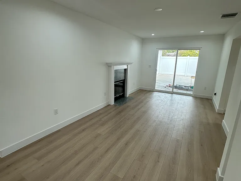 17735 Ludlow St — Photo 8