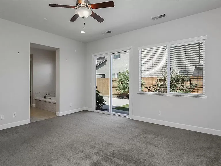 989 Hayman St — Photo 31