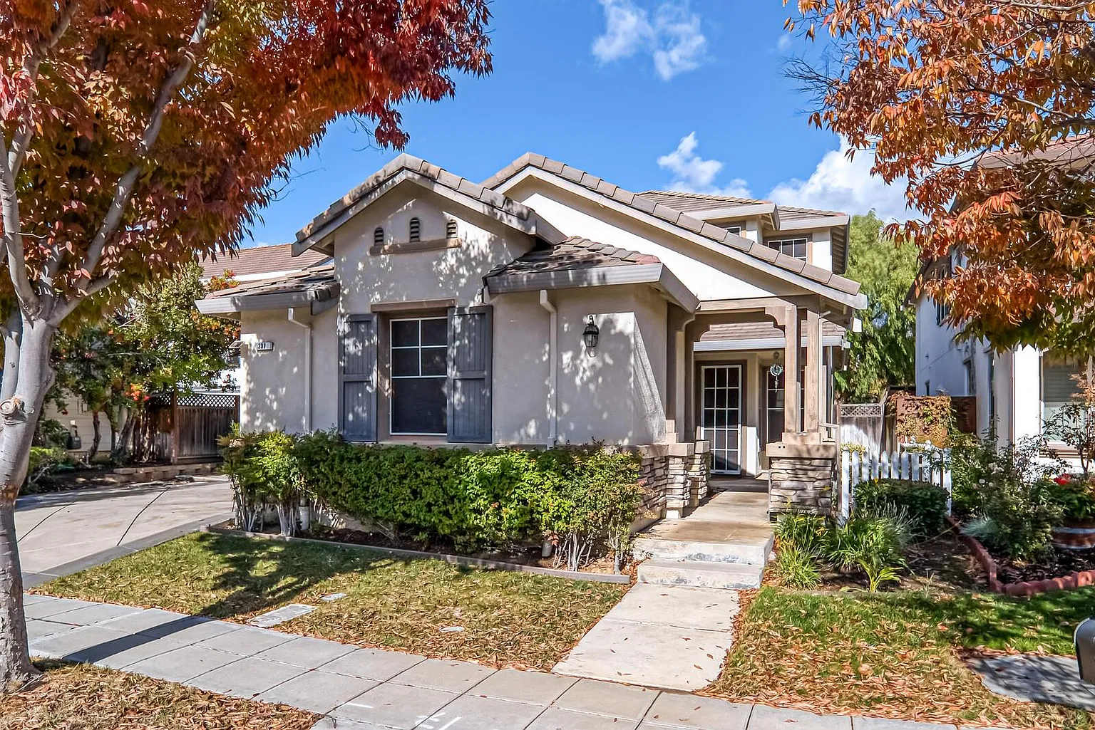 331 Collins Ave photo 1