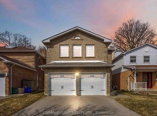 711 Cowan Cir, Pickering, ON L1W 3K6