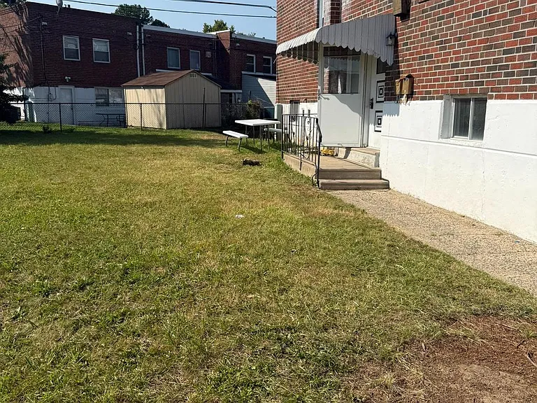 3658 Genesee Dr — Photo 6