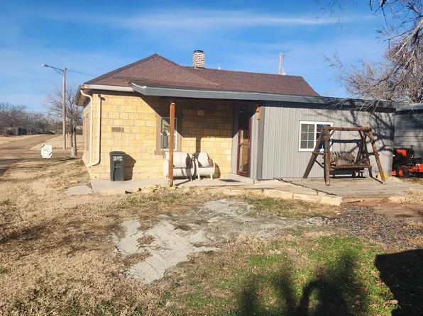 1106 Birch St, Victoria, KS 67671